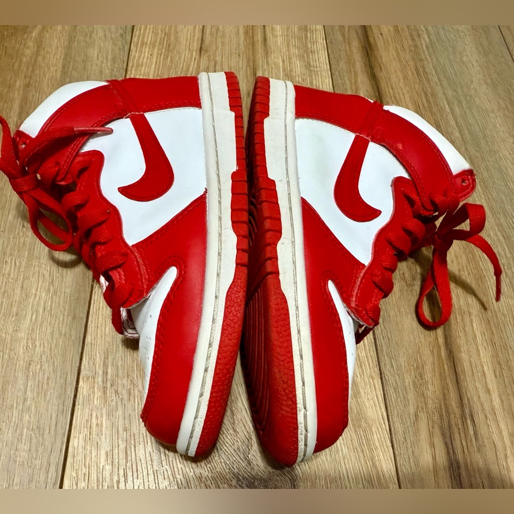 Nike Dunk High GS Sneakers Championship White and Red, Size 4Y DB2179-106 EUC - Picture 4 of 10